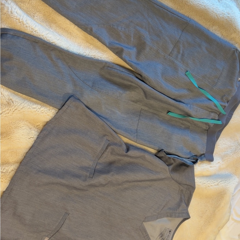 Figs Gray Scrub Set with Teal Accents